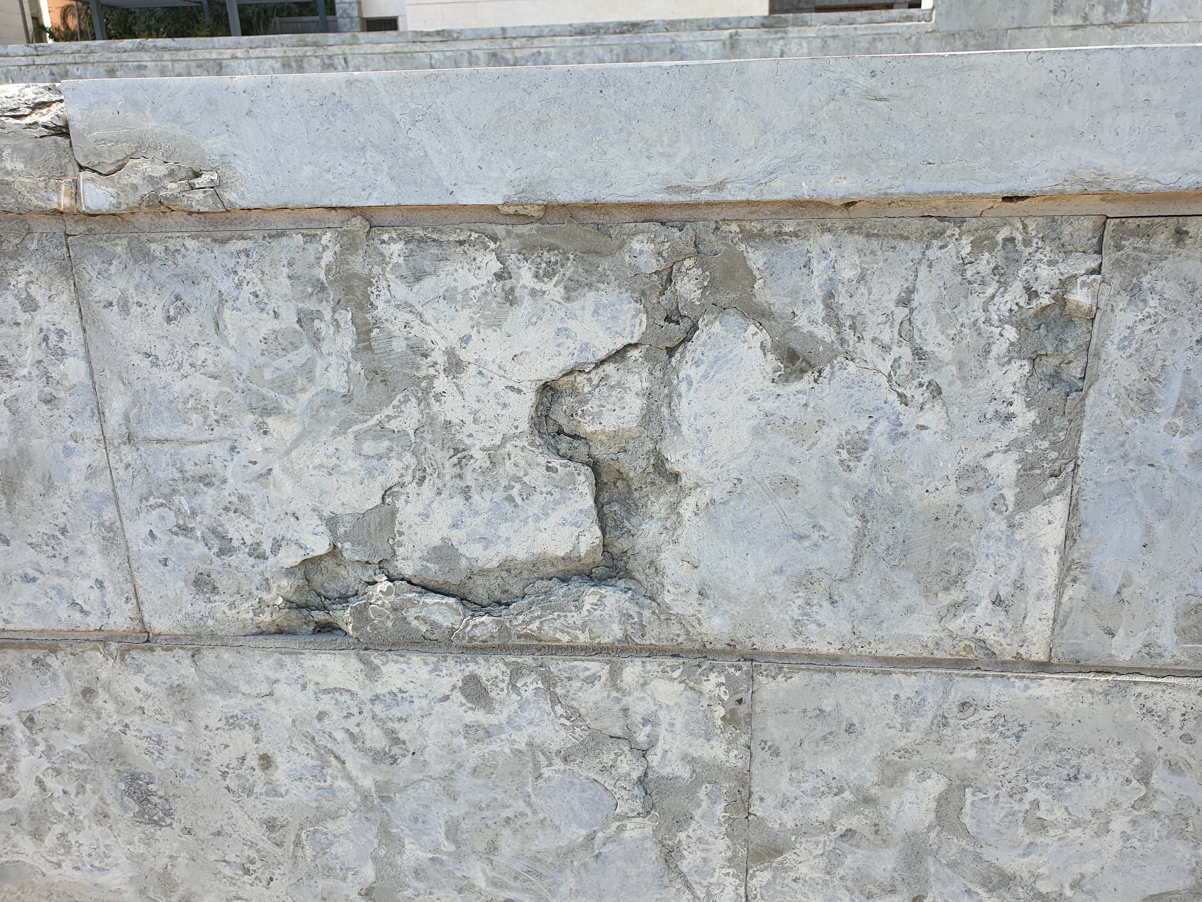 חיפוי אבן חוץ מתפורר